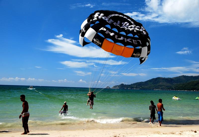 bangtao-parasailing-activity