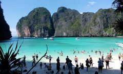 Phuket Small-Group Full-Day Phi Phi Big Boat Tour by Bangtao Beach Bar