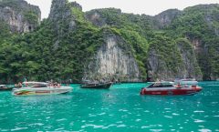 Phuket to Koh Phi Phi: Snorkel and Sightseeing Tour with Lunch by Bangtao Beach Bar