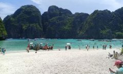 Phi Phi Islands Day Tour by Speedboat from Phuket by Bangtao Beach Bar